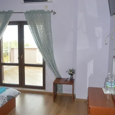 Camellia Gæstehus 2*