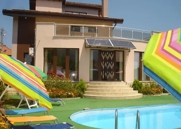 Къща за гости камелия 2*